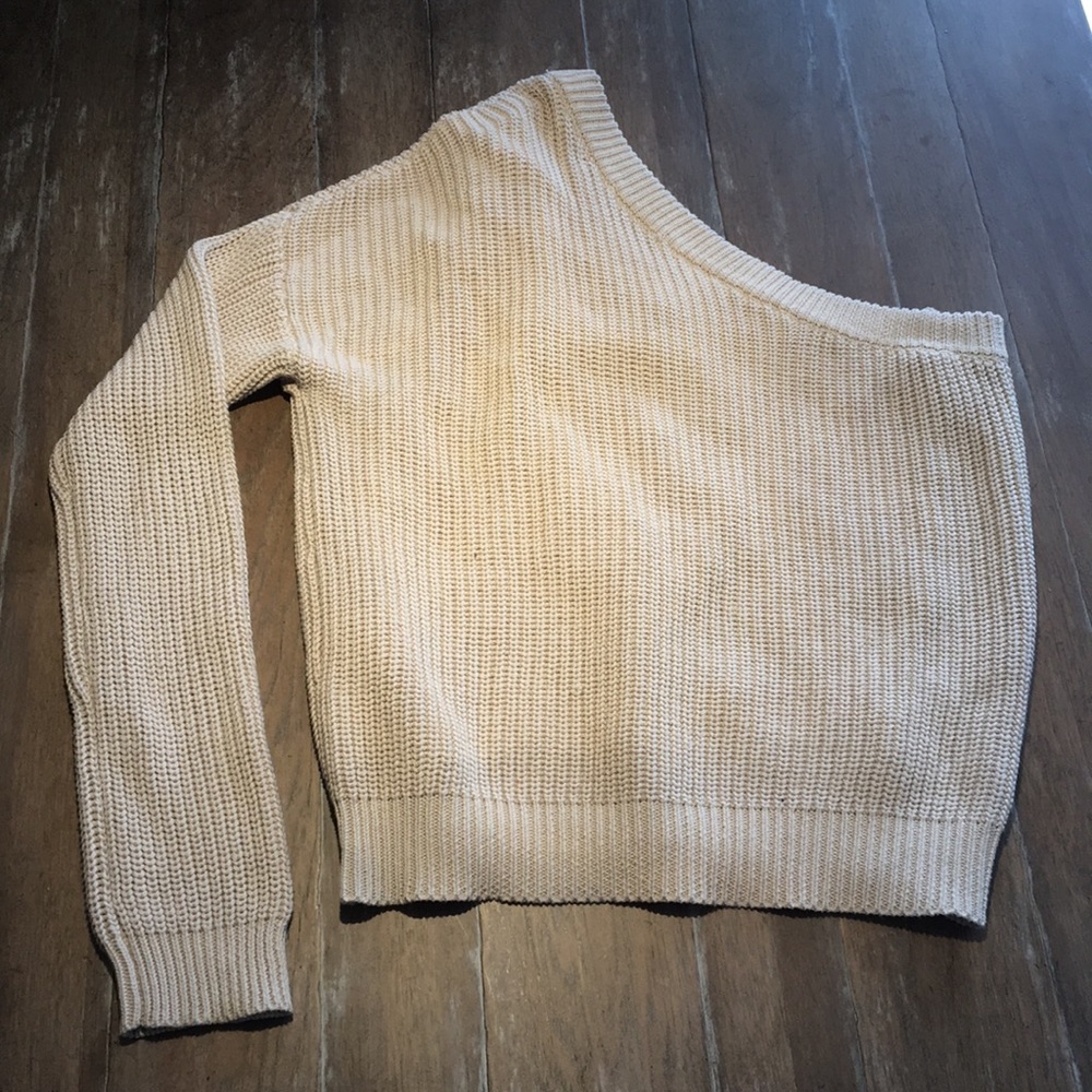 One shoulder sweater